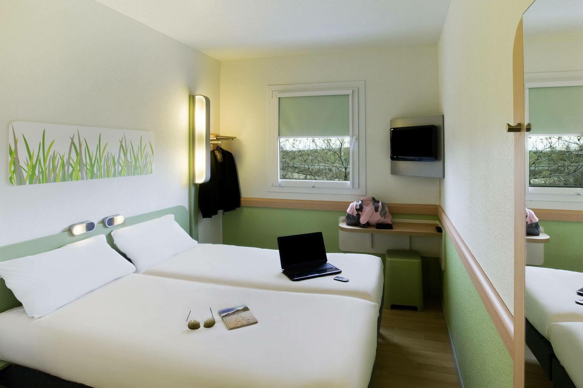 Ibis Budget Fontainebleau Avon Esterno foto