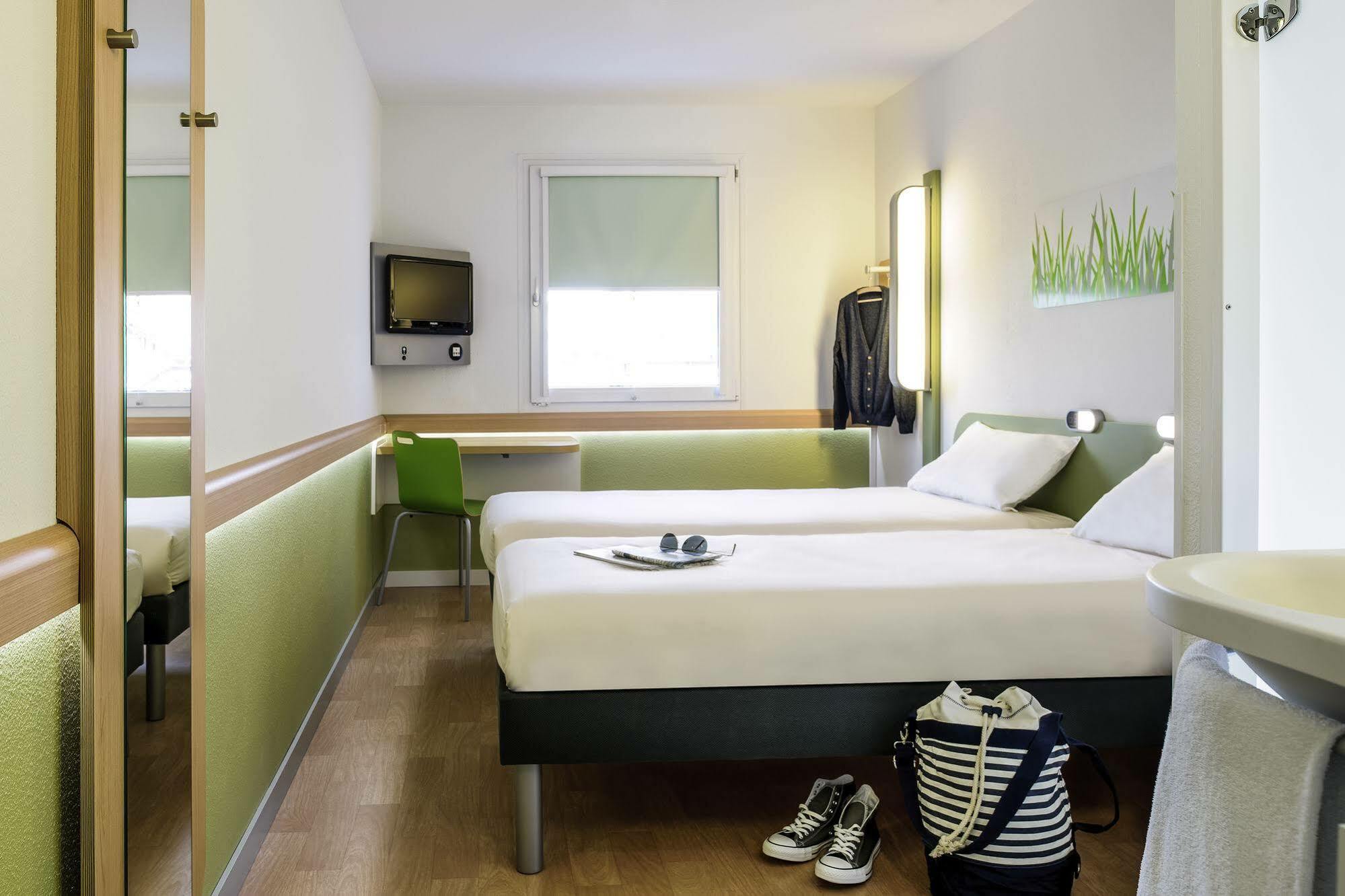 Ibis Budget Fontainebleau Avon Esterno foto