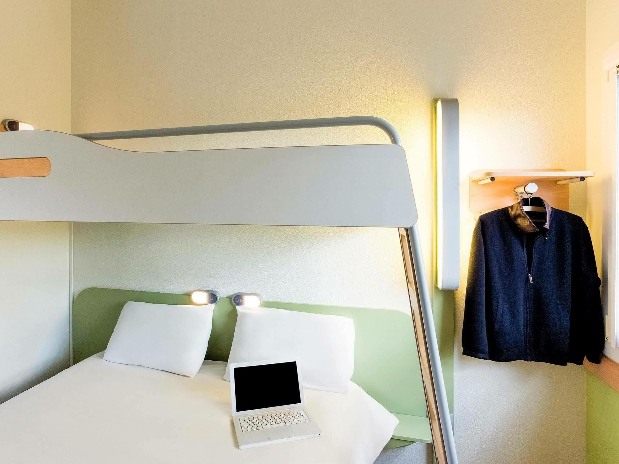Ibis Budget Fontainebleau Avon Esterno foto