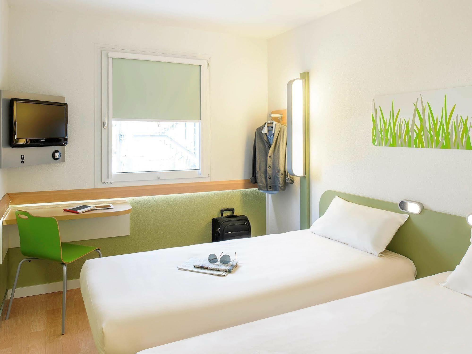 Ibis Budget Fontainebleau Avon Esterno foto