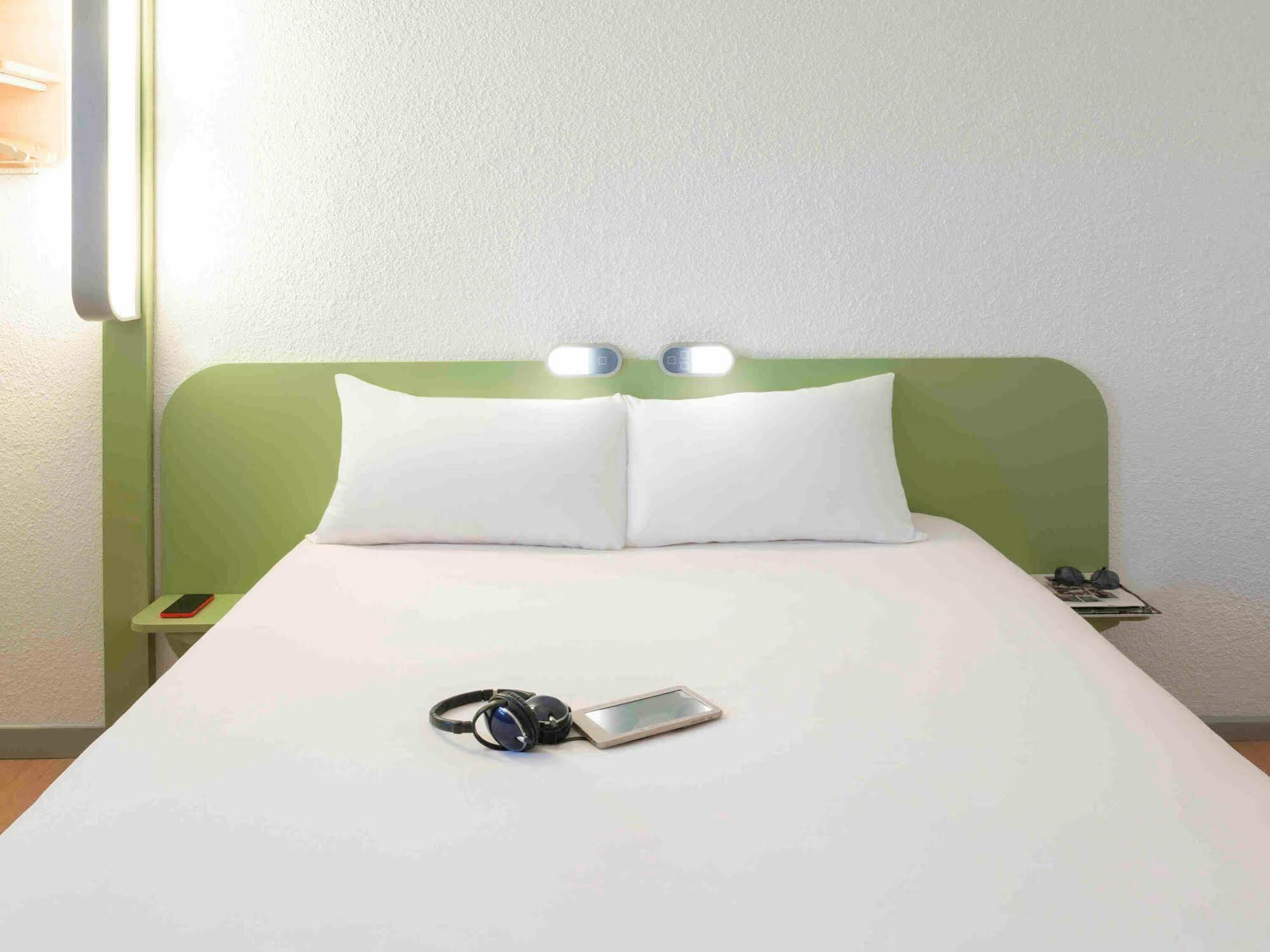 Ibis Budget Fontainebleau Avon Esterno foto