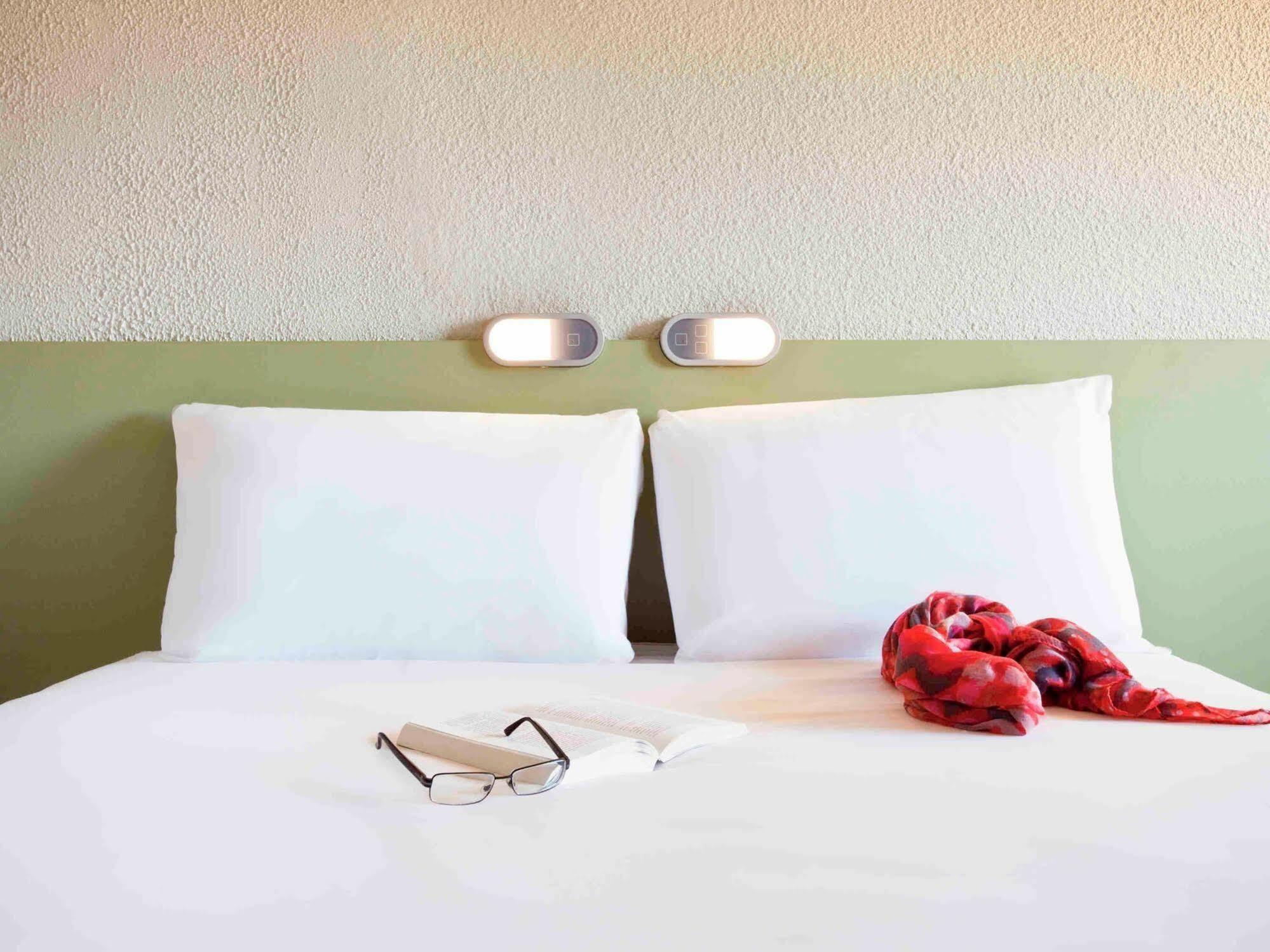 Ibis Budget Fontainebleau Avon Esterno foto